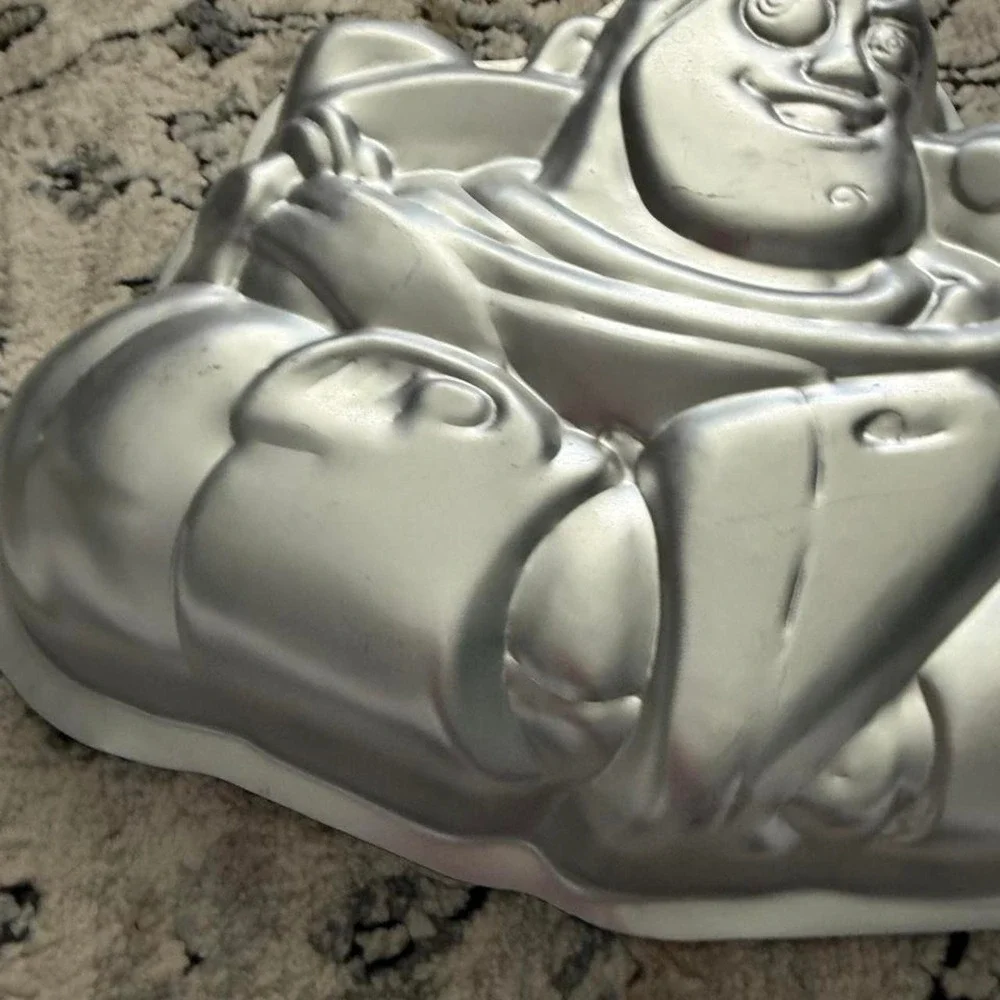 Buzz Lightyear cake pan #cake #disney Wilton